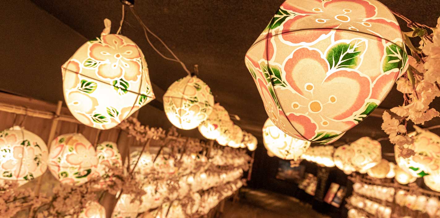 百色の青森 星野リゾート 青森屋 | ハンドメイドガラスの伝統工芸品