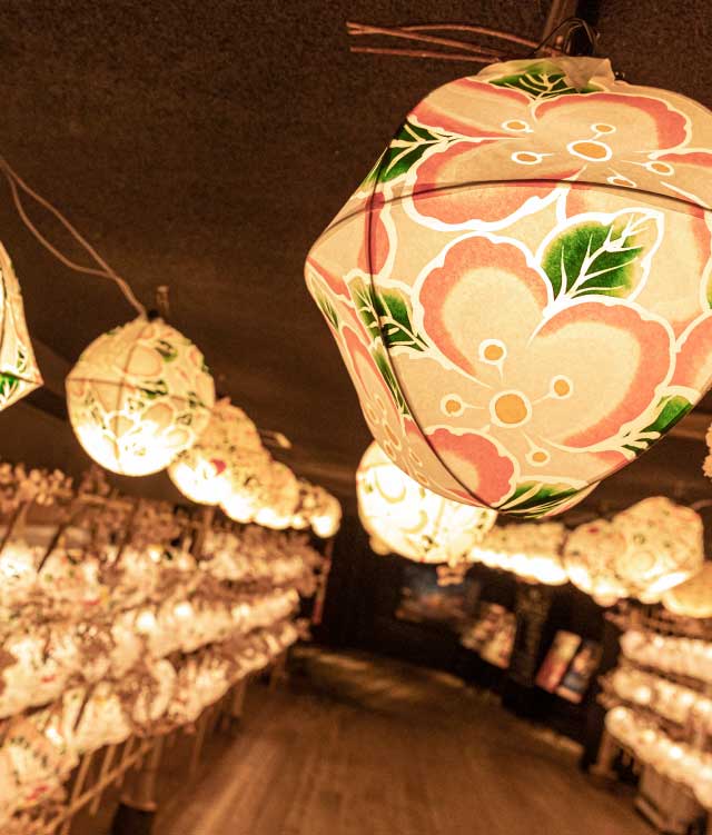 百色の青森 星野リゾート 青森屋 | ハンドメイドガラスの伝統工芸品